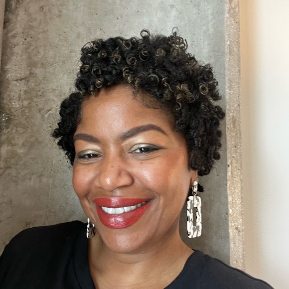 Meet your Posher, Mia - Picture 1 of 1